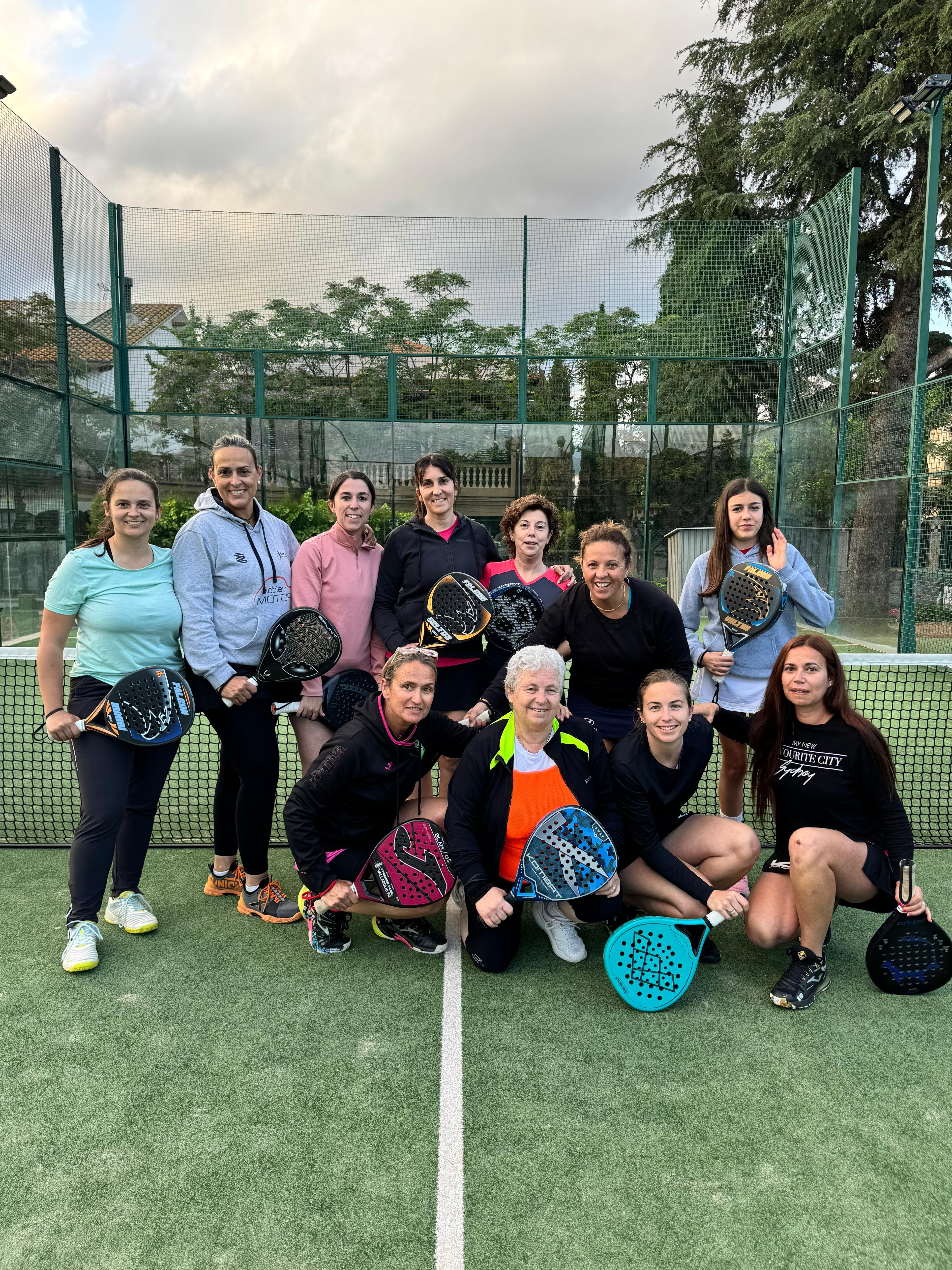 Equip femení disfrutant